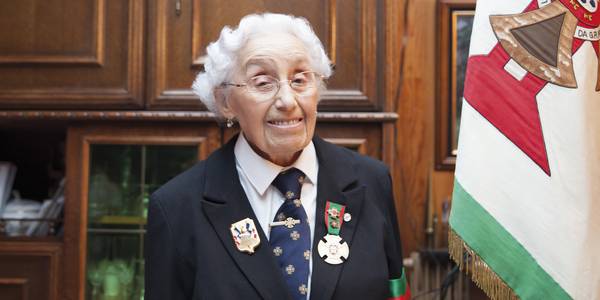 Portrait de Felicia, première femme porte-drapeau