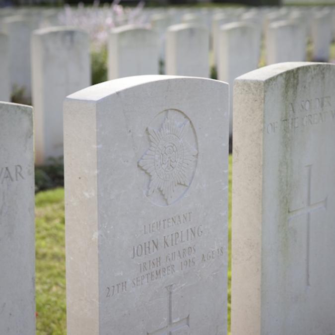 Tombe de John Kipling au cimetière Saint Mary's à Haisnes